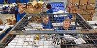 В посылки вкладывают сбор