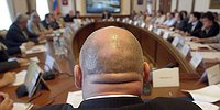 «Чем толще министры — тем тоньше народ»