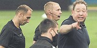 ЛЕОНИД СЛУЦКИЙ: «СУДЬЯ ИВАНОВ ЛИБО НЕ РАЗБИРАЕТСЯ В ФУТБОЛЕ, ЛИБО КОРРУМПИРОВАН»