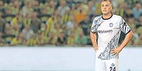 Почему Дзюба прирос к скамейке