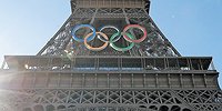 «Российский флаг – на Эйфелевой башне!»