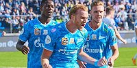 Средний палец в камеру и два удаления